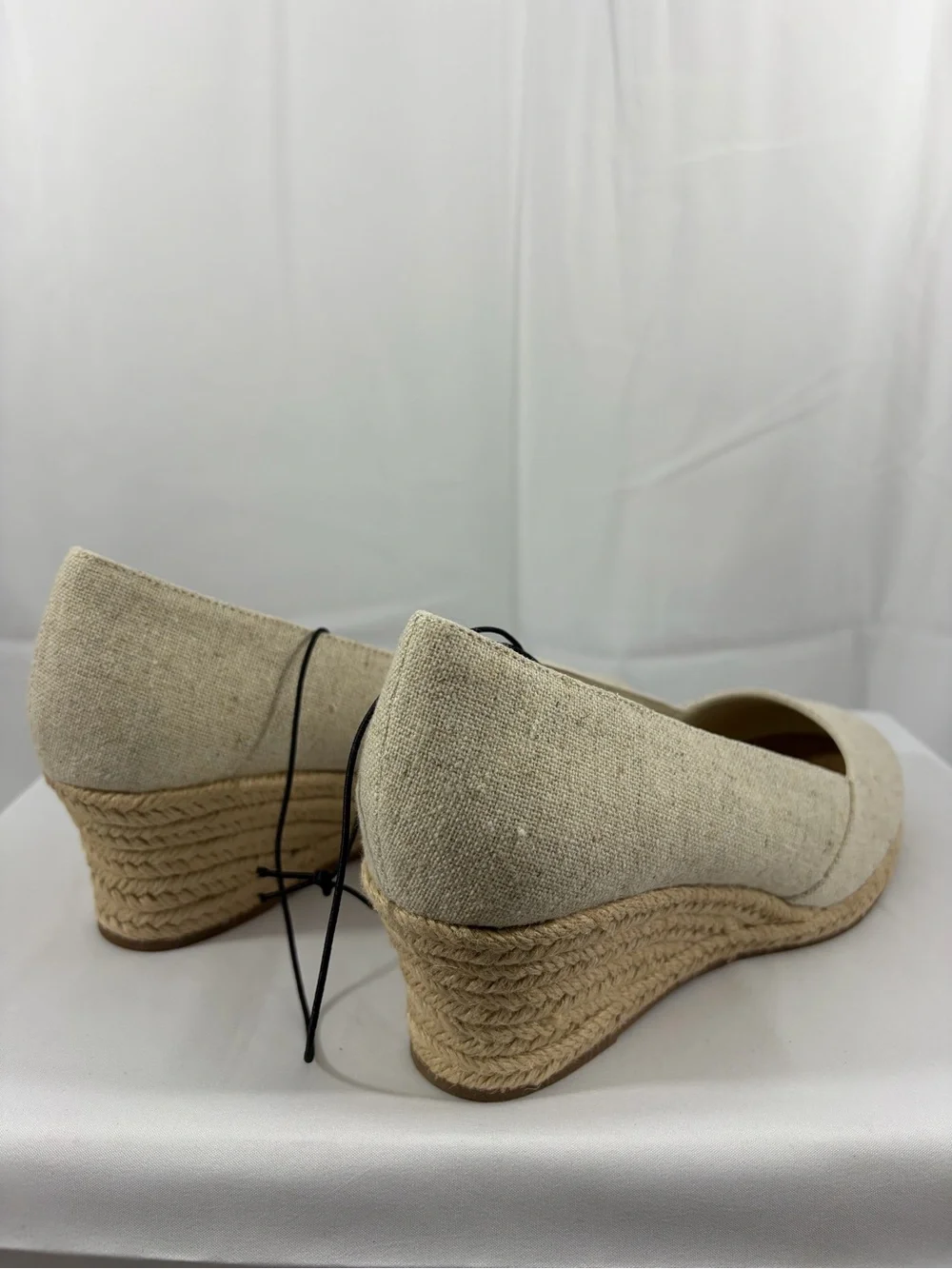 NWT St. John’s Bay Women’s Size 7.5W Beige Pointed Toe Flats